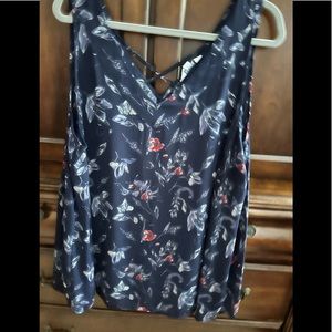 Dia & Co beautiful floral sleeveless blouse. EUC.